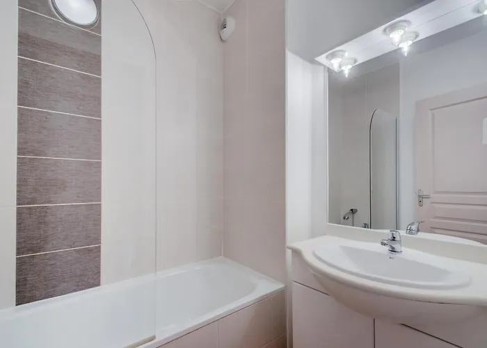 Vacanceole - Le Domaine D'enserune Aparthotel Colombiers (Herault)